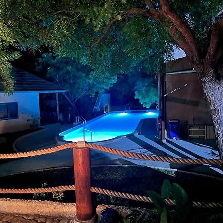 Lunar Dive Resort: Bamboo Villas Kubu Eksteriør billede
