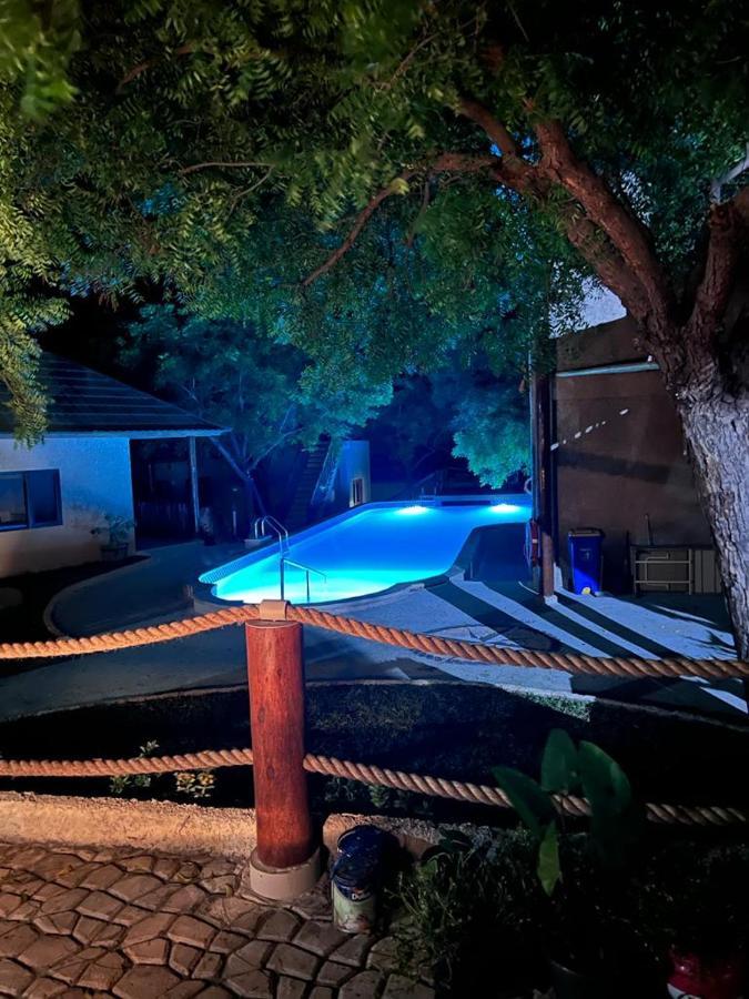Lunar Dive Resort: Bamboo Villas Kubu Eksteriør billede