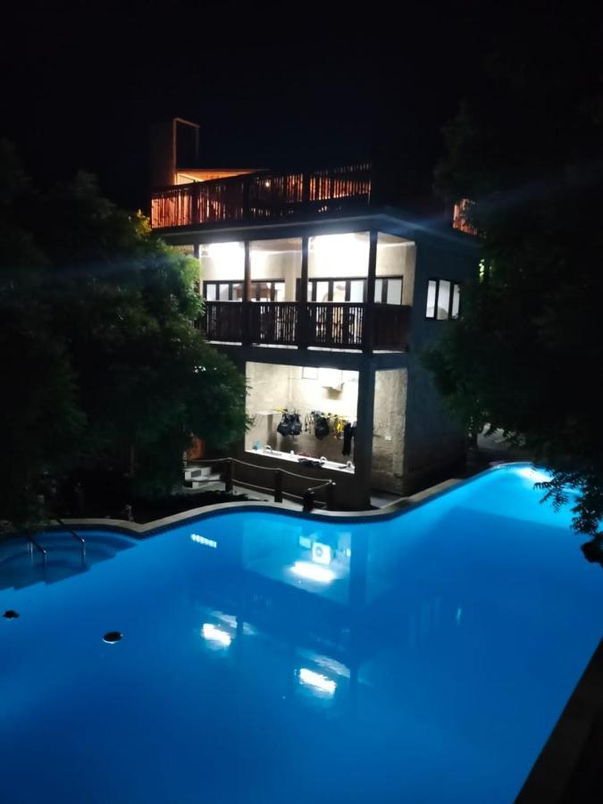 Lunar Dive Resort: Bamboo Villas Kubu Eksteriør billede