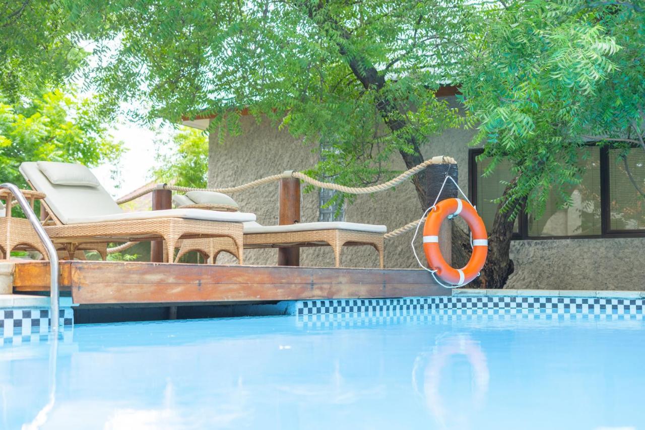 Lunar Dive Resort: Bamboo Villas Kubu Eksteriør billede