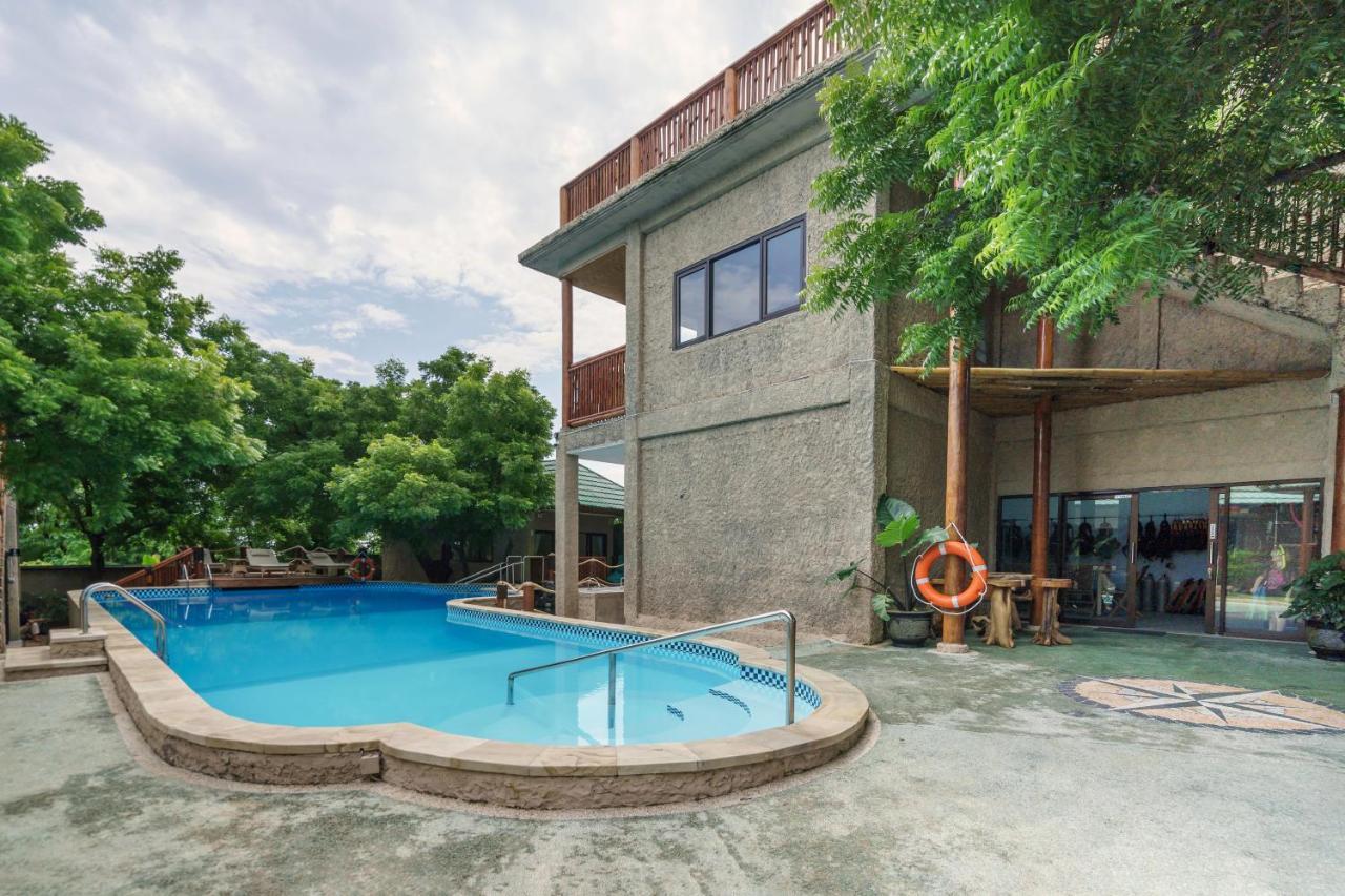 Lunar Dive Resort: Bamboo Villas Kubu Eksteriør billede