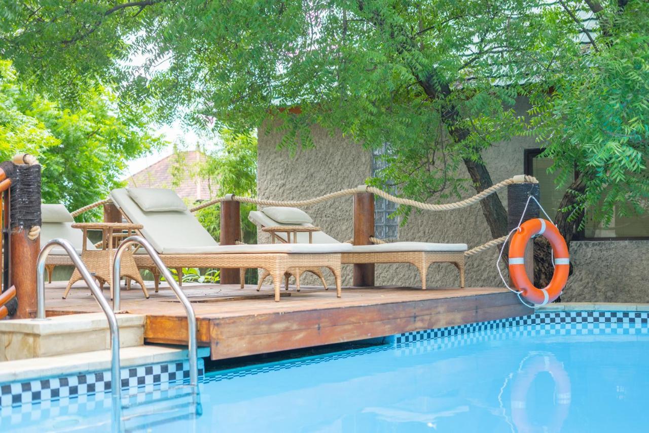 Lunar Dive Resort: Bamboo Villas Kubu Eksteriør billede